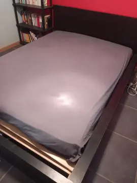 grand lit Ikea cadre noir