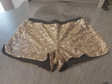 short à paillettes