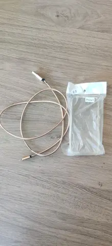 cordon iPhone et coque