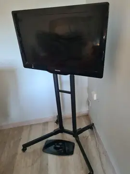 télé 82 cm avec pied