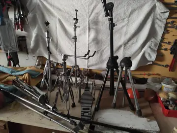 petit matériel de batterie et micro.