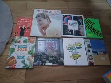 donne 8 livres neufs.