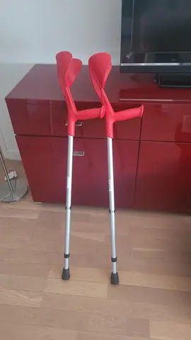 Paire de béquilles rouges - adulte