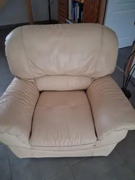 Donne 2 fauteuils cuir écru