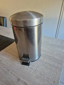 poubelle de salle de bain
