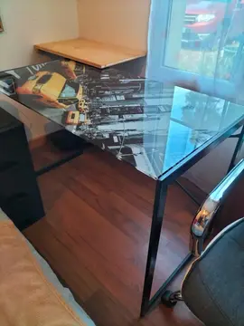 bureau dessus en verre