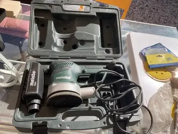 Ponceuse excentrique Metabo