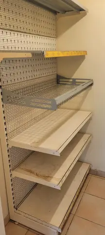 étagères en métal