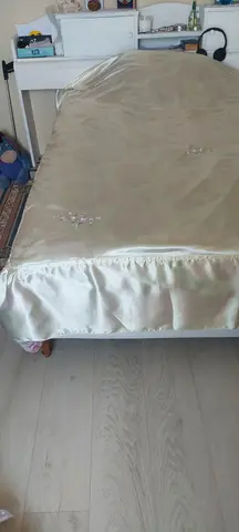 couvre lit et 2 taies jaune pâle