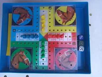 Jeu petits chevaux de voyage