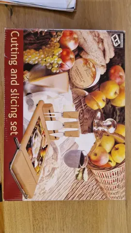 plateau a fromage avec couteaux