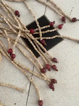 deux rideaux à perles en bois