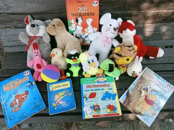 Peluches et livres