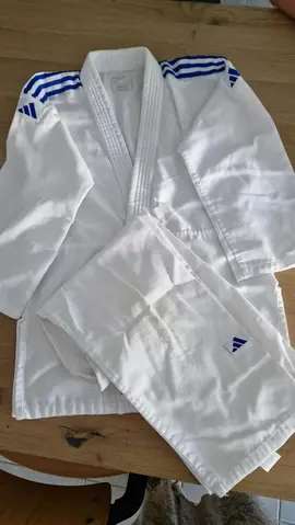 kimono judo Adidas taille 150 160