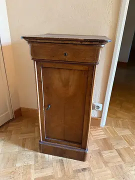 Table de nuit en bois