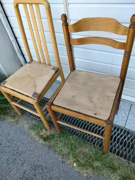 2 chaises dépareillées