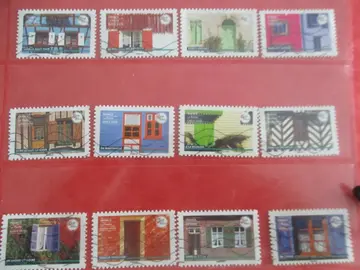 Série 12 timbres oblitérés. - Façades maison - 2022