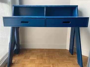 Bureau à tiroirs en pin massif à rénover