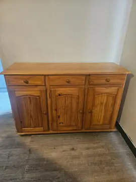 Buffet en pin
