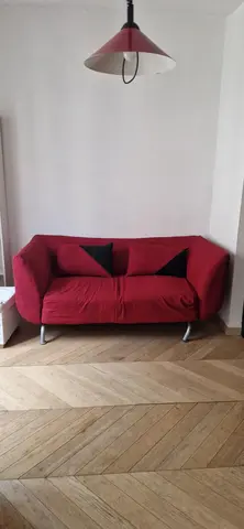 Canapé 2 places IKEA Strömstad rouge – À venir chercher sur place (Paris 11)