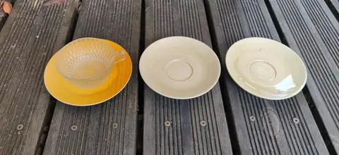 3 coupelles de tasse (sans les tasses !)