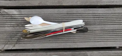 couverts en plastique