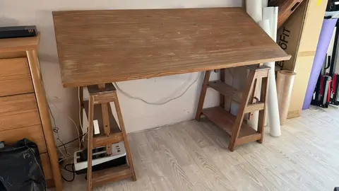 table à dessin (ou table d'artiste inclinable)
