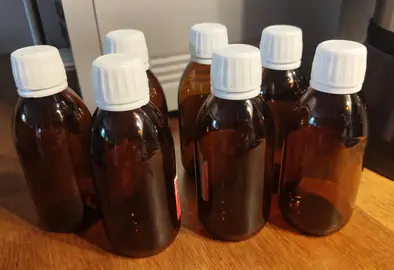 7 Flacons en verre 200 ml avec bouchons