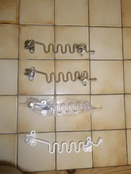 4 entrebâilleurs pour fenêtres.