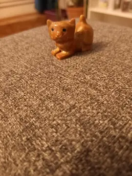 petit chat en porcelaine