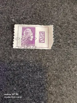 timbre autoadhésif oblitéré