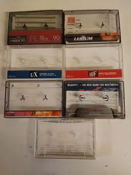7 boîtes pour cassette audio