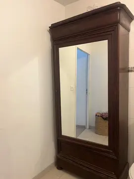 bonnetiere avec porte et miroir,