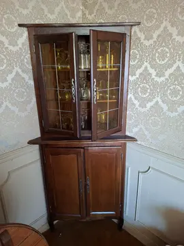 meuble d'angle vitré