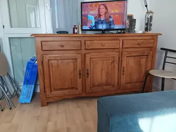 donne buffet en chêne. bonne état.