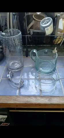 2 carafes à réparer