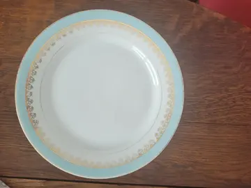 4 assiettes anciennes