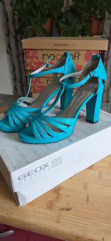 Sandales cuir turquoise Geox T39