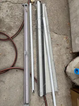 Donne deux stores occultant Velux pour fenêtre GGL SK06