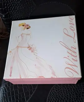 Jolie boîte de rangement en carton