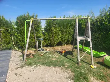 balancoire pour pieces détachées ou a demonter sur place
