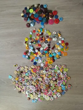 boutons en bois et plastique