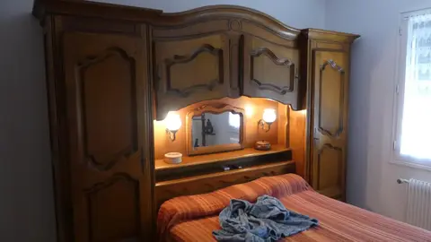 Chambre à coucher en chêne : lit-pont + armoire + commode
