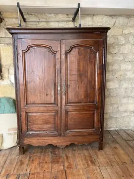 je donne 2 armoires en bois anciennes