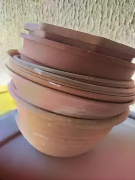 jardinière en plastique en bon état. il est encore temps de semer, de changer de pot