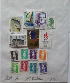Timbres - lot 1 - 15 Timbres 1990