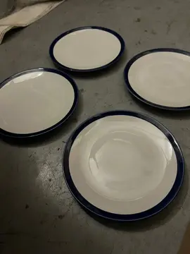 4 assiettes à desserts 20 cm de diamètre