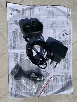 chargeur et écouteurs pour téléphone portable Doro 6050