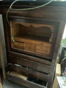 secrétaire plaqué acajou abîmé