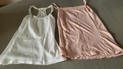 2 débardeurs XS et S